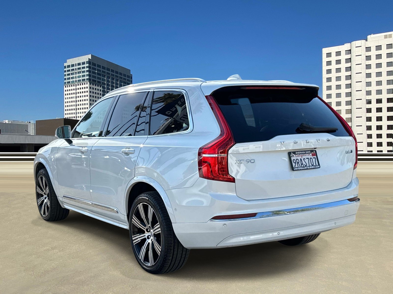 Used 2024 Volvo XC90 B5 Plus AWD/4WD image 3