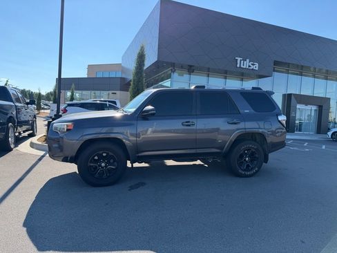 Used 2022 Toyota 4Runner SR5 Premium w/ Moonroof Package RWD image 3