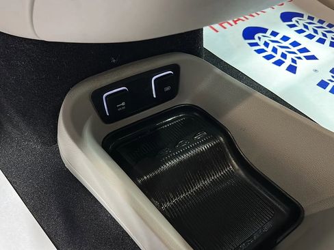 Used 2017 Chrysler Pacifica Touring-L Plus FWD image 29