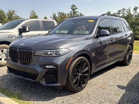 Used 2022 BMW X7 xDrive40i w/ M Sport Package AWD/4WD image 4