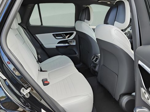 New 2026 Mercedes-Benz GLC 300 image 14