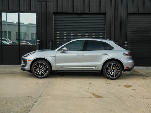 New 2025 Porsche Macan image 2