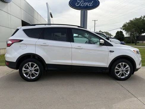 Used 2018 Ford Escape SE w/ SE SYNC Package AWD/4WD image 17
