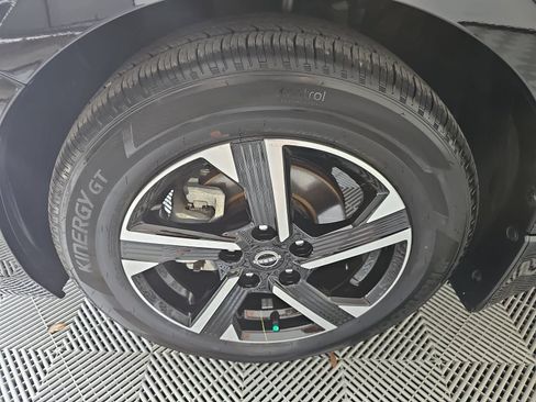 Certified 2025 Nissan Sentra SV FWD image 10