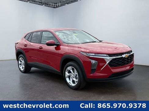 New 2026 Chevrolet Trax LS w/ LS Convenience Package FWD image 1