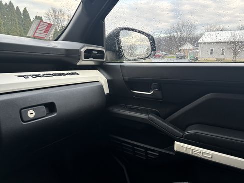 Used 2024 Toyota Tacoma TRD Off-Road image 22