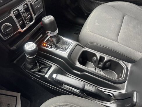 Used 2023 Jeep Gladiator Sport image 19