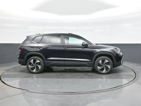 New 2026 Volkswagen Taos SE AWD/4WD image 8