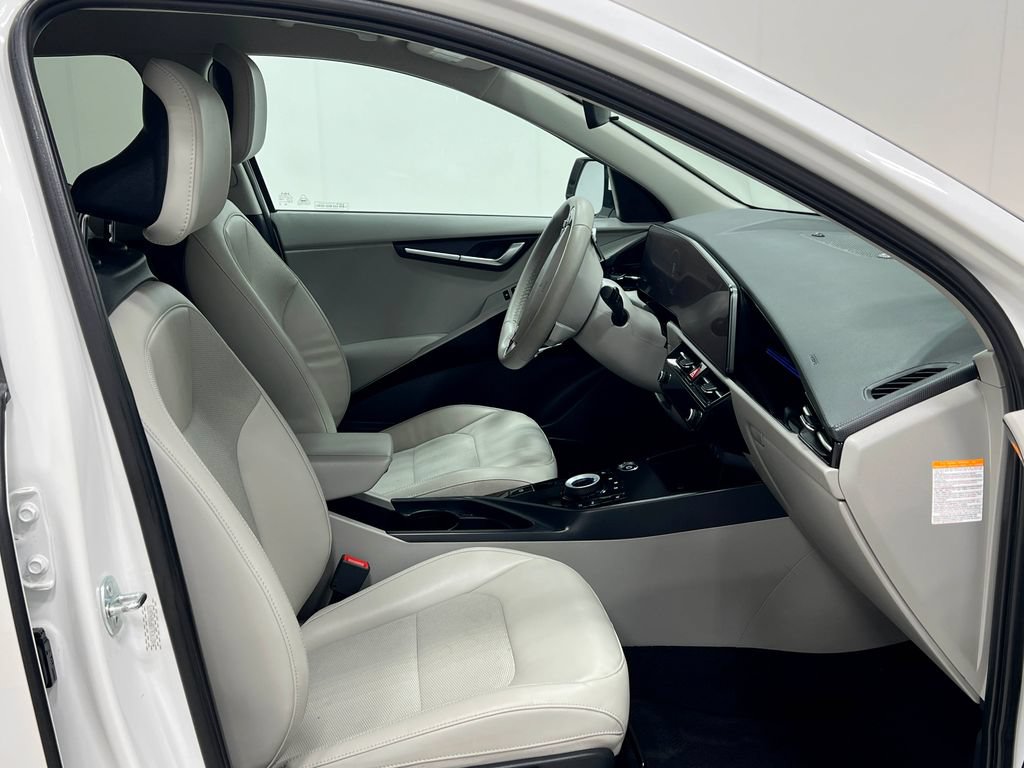 Used 2023 Kia Niro Wind FWD image 32