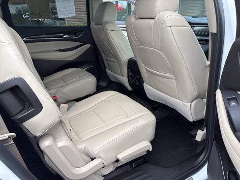 Used 2019 Buick Enclave Premium AWD/4WD image 7
