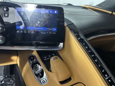 Used 2021 Chevrolet Corvette Stingray Premium Conv w/ Z51 Performance Package RWD image 21