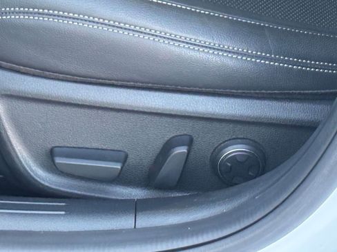 Used 2025 Genesis G70 2.5T image 23