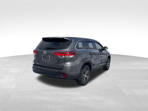 Used 2019 Toyota Highlander LE image 5
