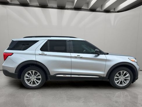 Used 2023 Ford Explorer XLT w/ Equipment Group 202A AWD/4WD image 6