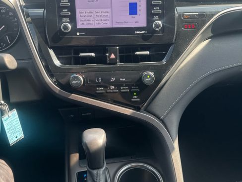 Used 2021 Toyota Camry SE w/ Carpet Mat Package (TMS) FWD image 8