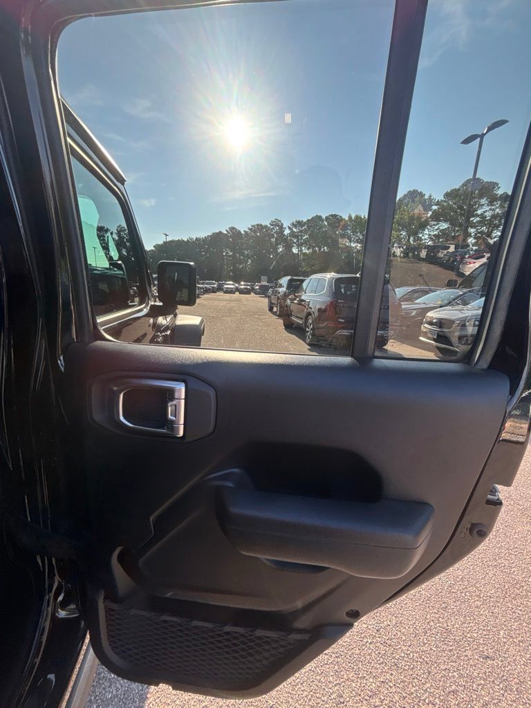 Used 2026 Jeep Wrangler Unlimited Rubicon AWD/4WD image 21
