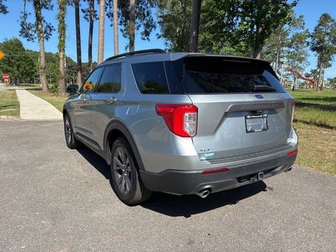 Used 2024 Ford Explorer XLT w/ Equipment Group 202A RWD image 5