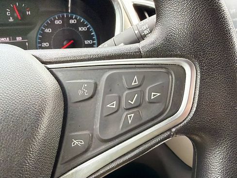 Used 2018 Chevrolet Equinox LS FWD image 13