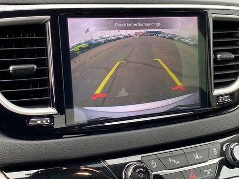 Used 2024 Chrysler Pacifica Touring-L FWD image 10
