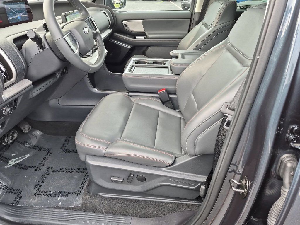 Used 2025 Ford Expedition Active AWD/4WD image 11