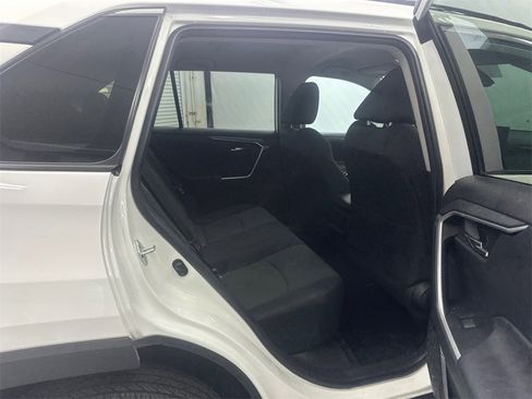 Used 2022 Toyota RAV4 XLE image 16