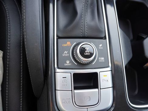 Certified 2024 Kia Telluride EX w/ EX Captain's Chair Package AWD/4WD image 33