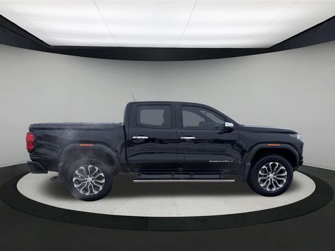Used 2023 GMC Canyon Denali image 6