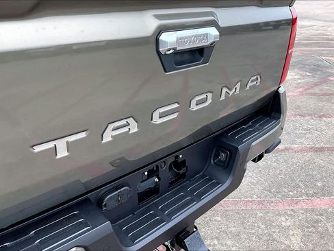 Certified 2026 Toyota Tacoma Limited AWD/4WD image 31