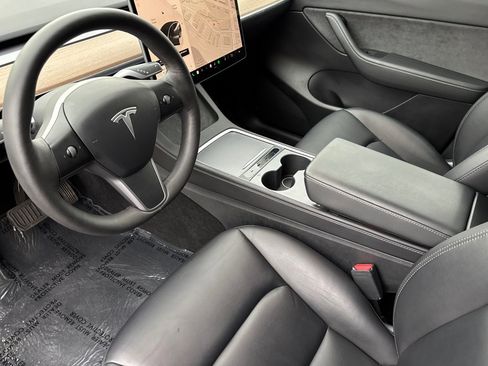 Used 2022 Tesla Model Y Long Range image 7