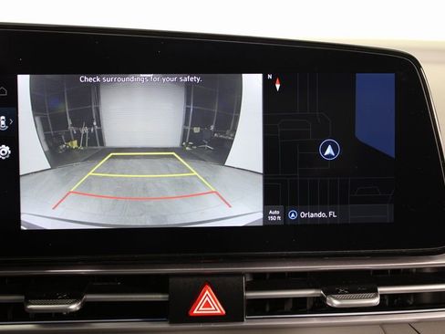 Certified 2025 Hyundai Elantra SEL image 28