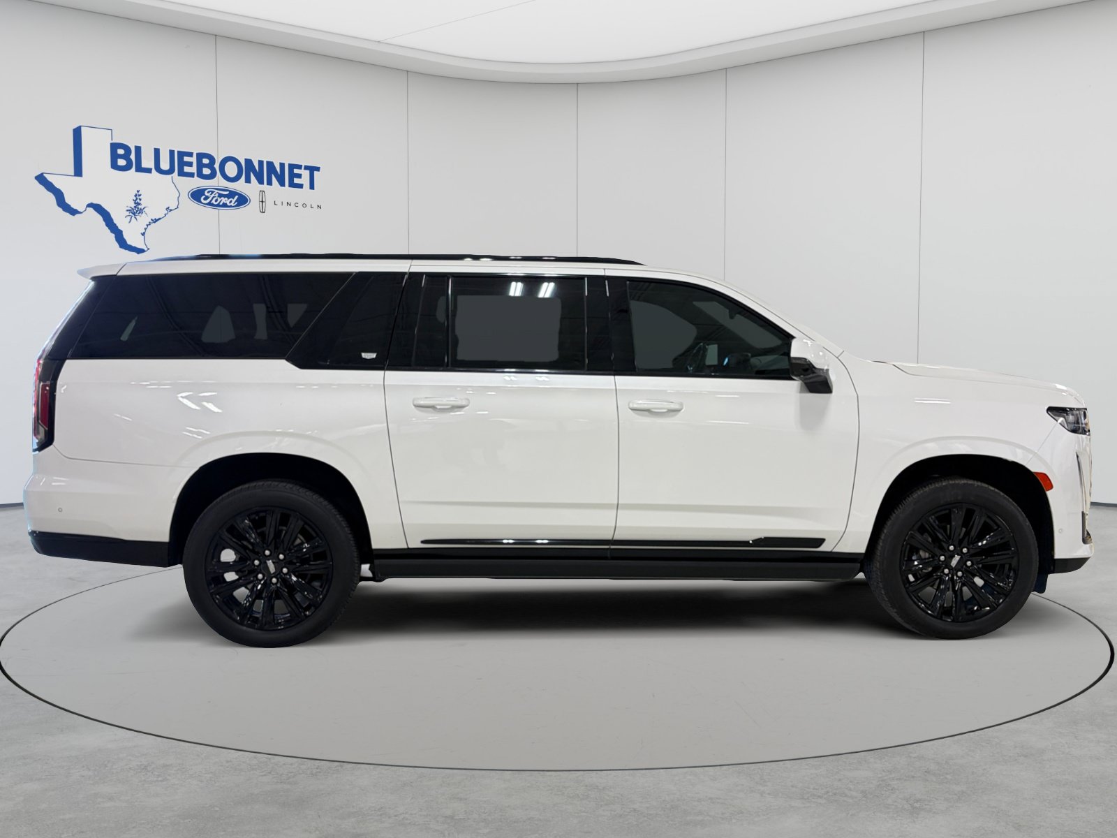 Used 2023 Cadillac Escalade ESV Sport w/ Touring Package AWD/4WD image 4