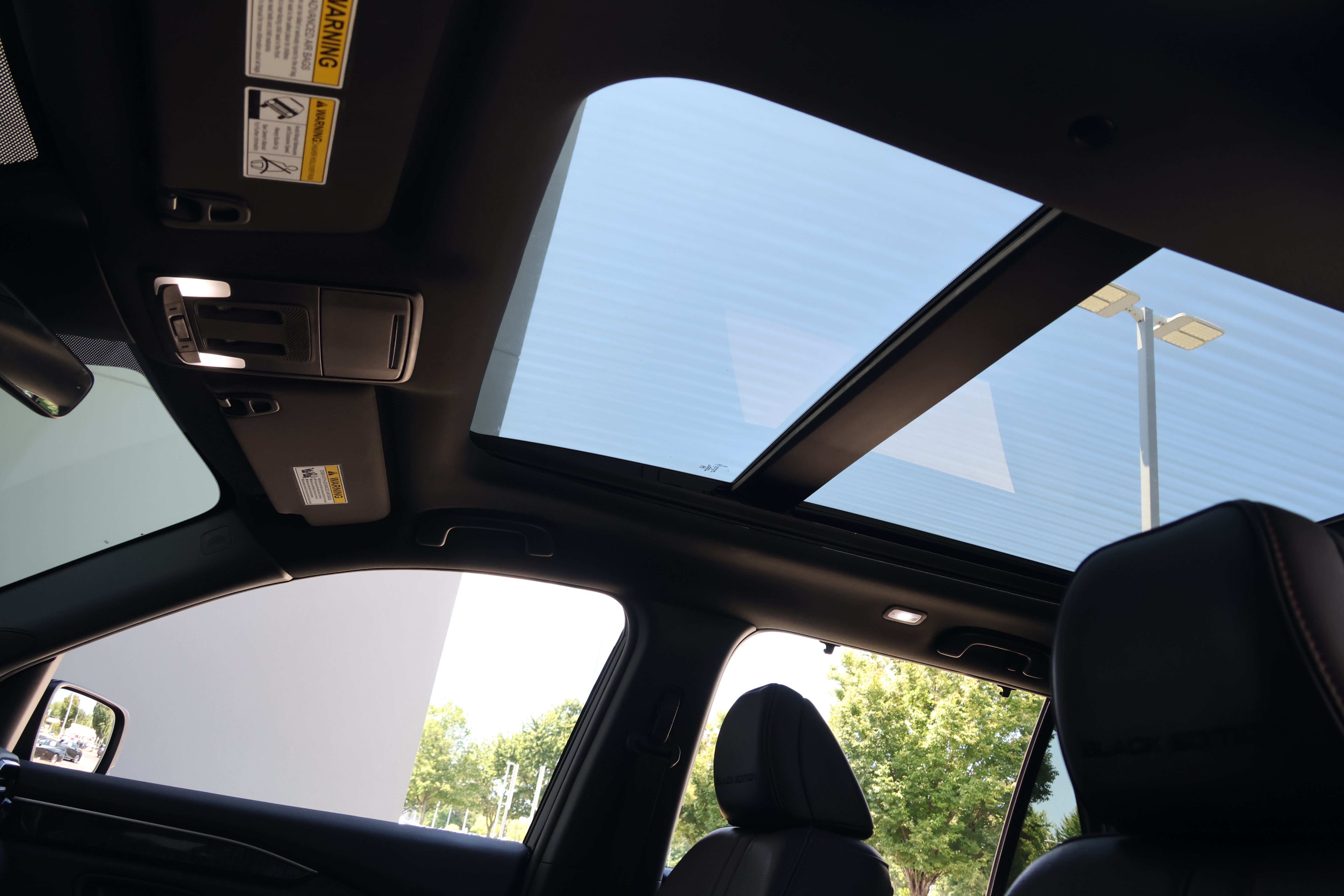 Used 2025 Honda Pilot Black Edition image 32