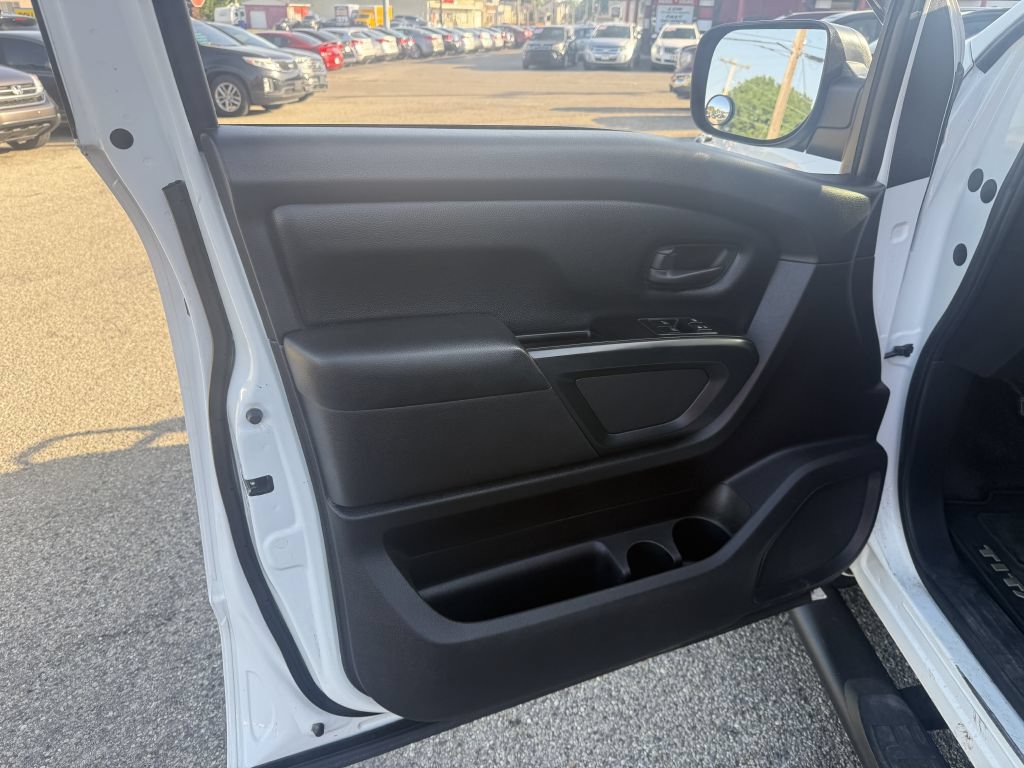 Used 2017 Nissan Titan S AWD/4WD image 7