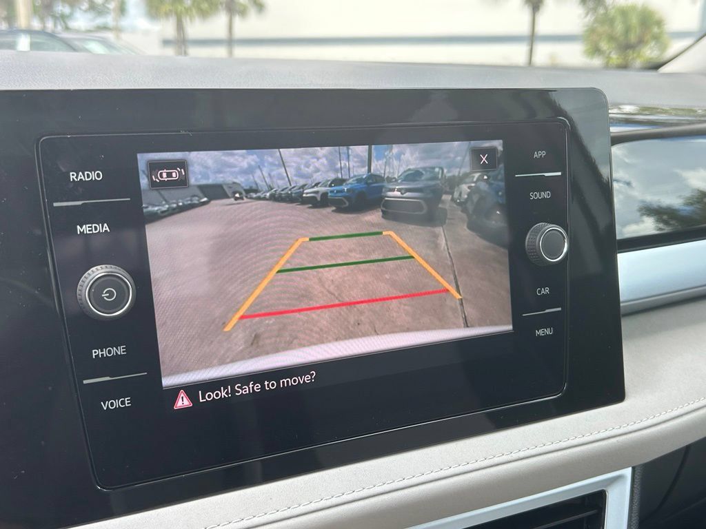 New 2026 Volkswagen Taos SE FWD image 27