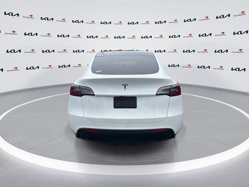 Used 2024 Tesla Model Y Long Range RWD image 7