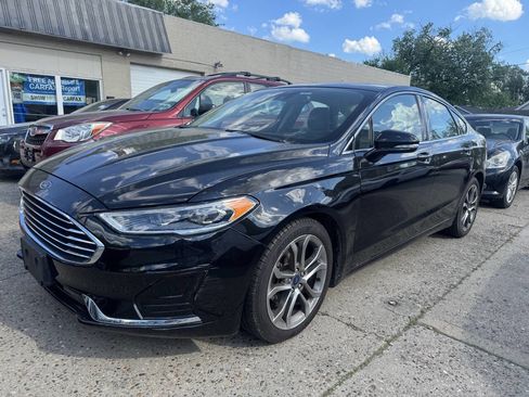 Used 2019 Ford Fusion SEL image 2