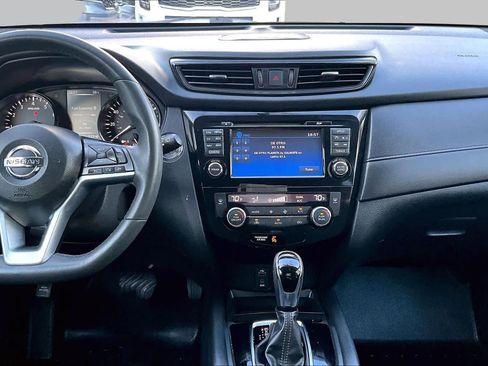Used 2017 Nissan Rogue SV w/ Sun & Sound Touring Package AWD/4WD image 7