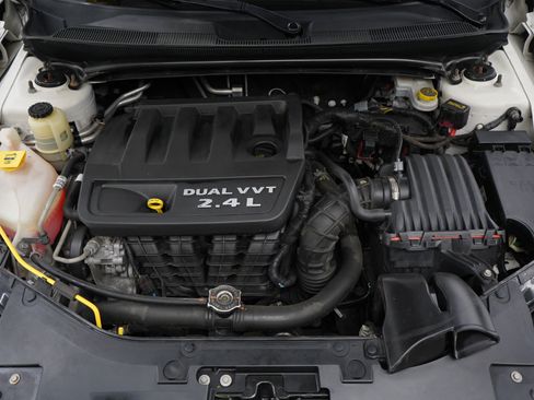 Used 2011 Chrysler 200 Touring FWD image 26