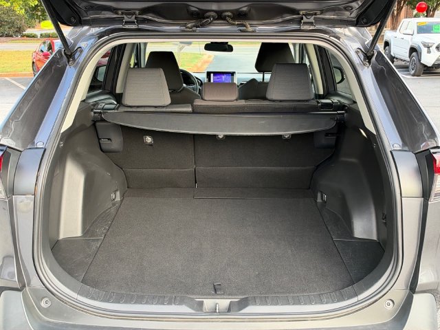 Used 2025 Toyota RAV4 XLE FWD image 5