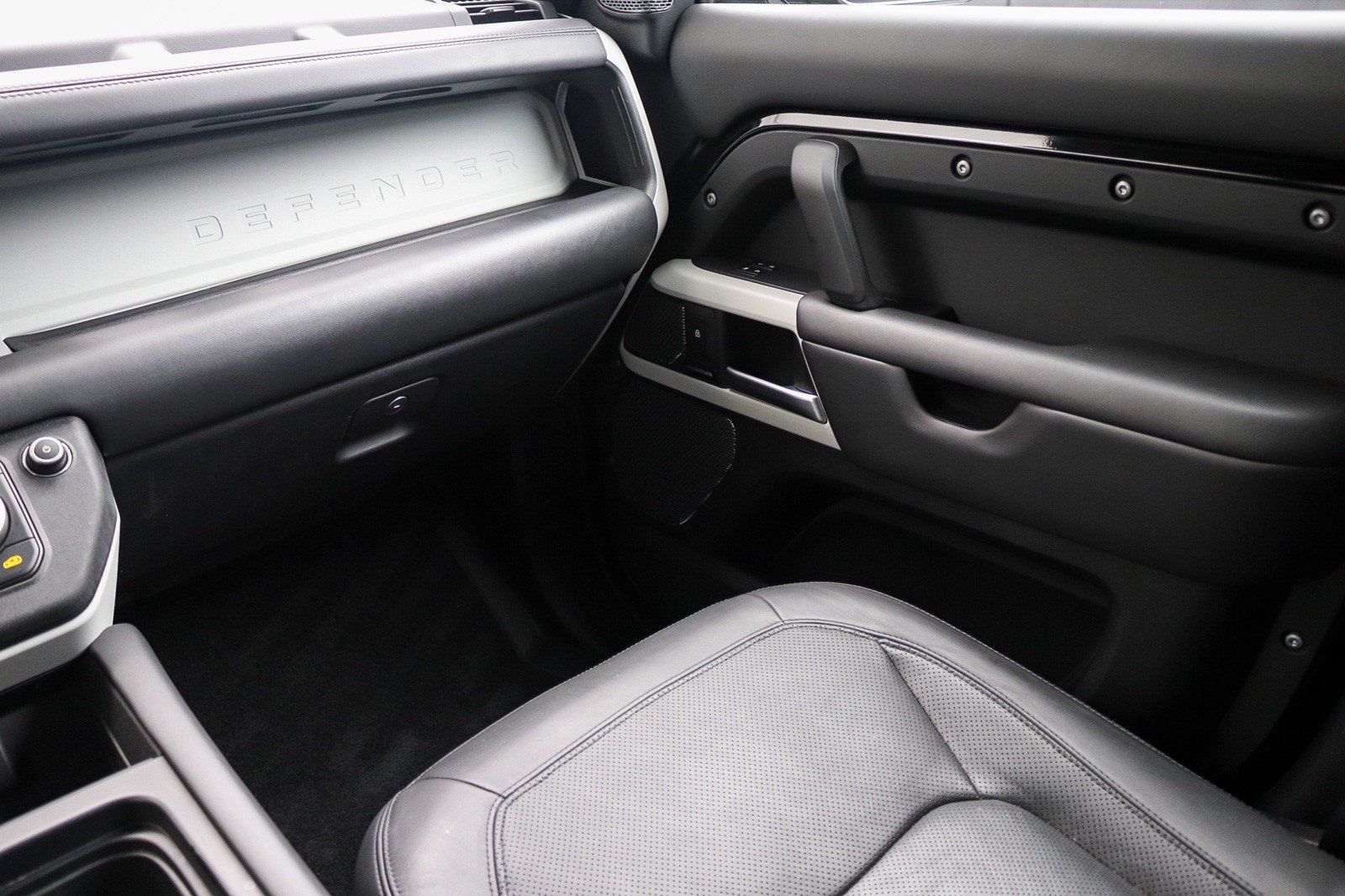 Used 2023 Land Rover Defender 110 S AWD/4WD image 18