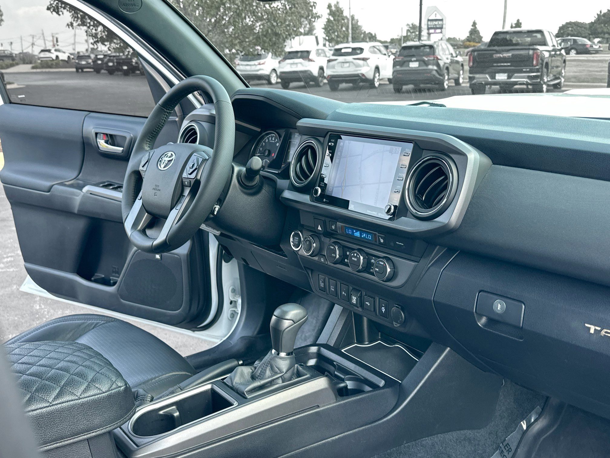 Used 2021 Toyota Tacoma TRD Sport w/ TRD Premium Sport Package AWD/4WD image 5