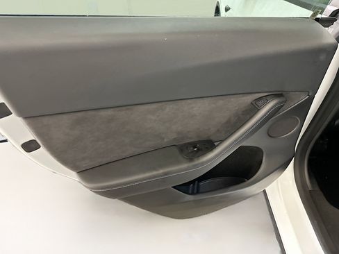 Used 2023 Tesla Model Y Long Range AWD/4WD image 28