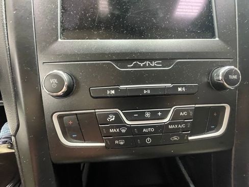 Used 2019 Ford Fusion SE w/ Equipment Group 151A FWD image 14