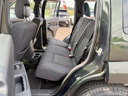 Used 2011 Jeep Liberty Sport AWD/4WD image 18