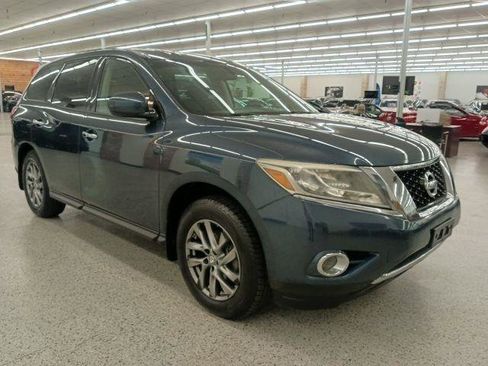 Used 2014 Nissan Pathfinder S FWD image 3