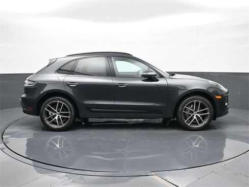 Used 2025 Porsche Macan image 28