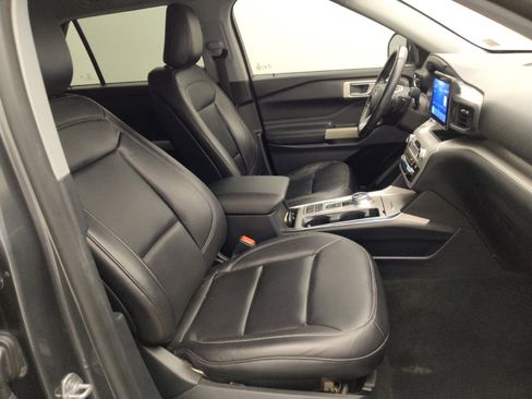 Used 2020 Ford Explorer XLT w/ Equipment Group 202A RWD image 21