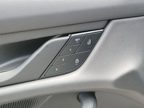 Certified 2022 Porsche Taycan 4 Cross Turismo AWD/4WD image 25