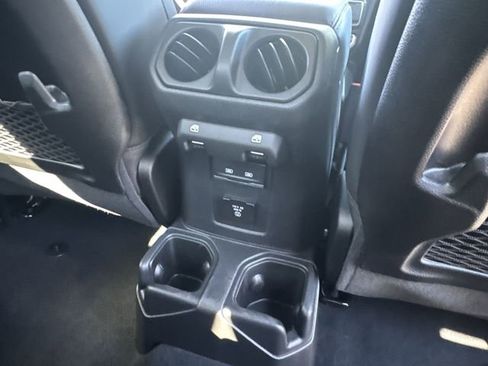 New 2025 Jeep Gladiator Rubicon image 21