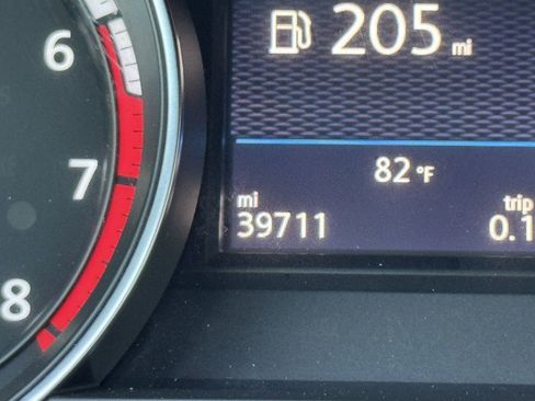 Used 2017 Volkswagen Golf 4-Door AWD/4WD image 10